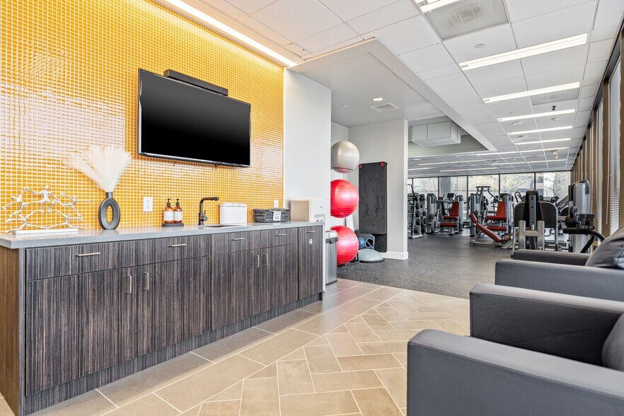 More Photos Of 2550 N Loop Fwy W, Houston Office For Lease