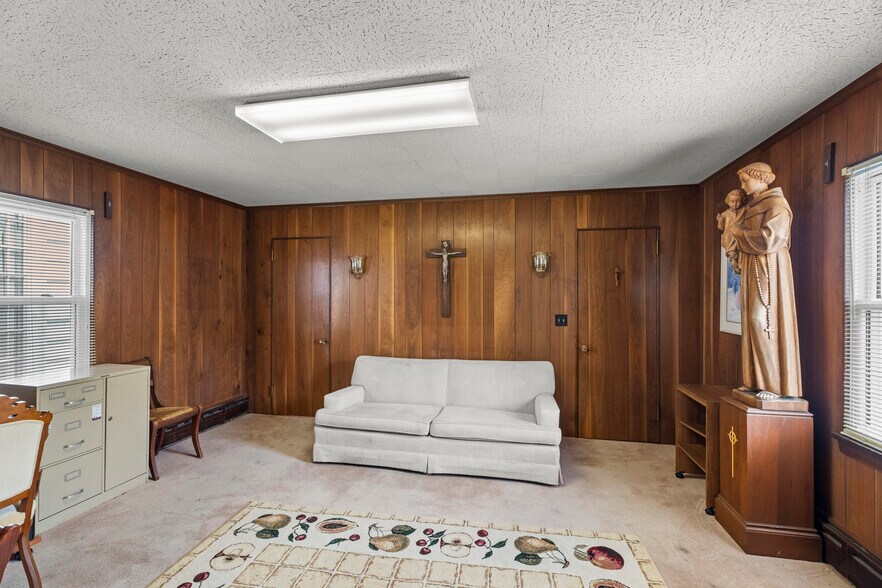 More Photos Of 32 E Main St, Mystic Office For Sale