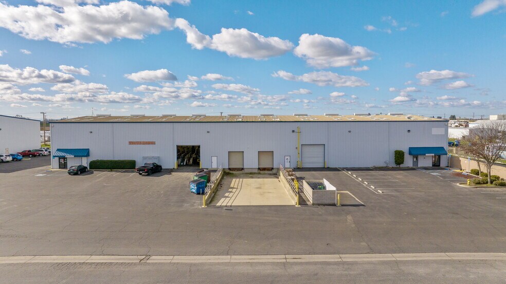 More Photos Of 7345 W Goshen Ave, Visalia Warehouse For Lease