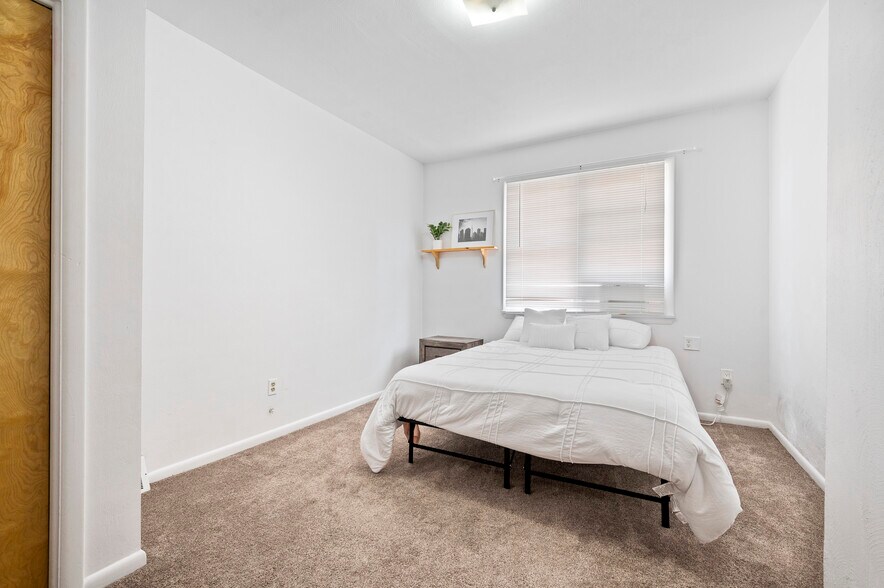 More Photos Of 1703 E Carson St, Pittsburgh General Retail For Sale