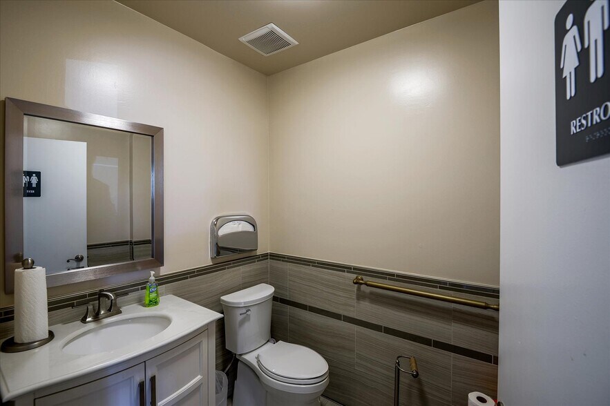 More Photos Of 950 E El Camino Real, Sunnyvale Freestanding For Lease