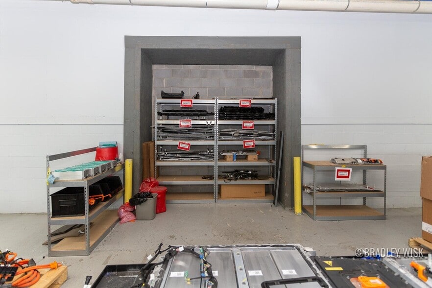 More Photos Of 581 Ottawa Ave, Holland Light Distribution For Sale