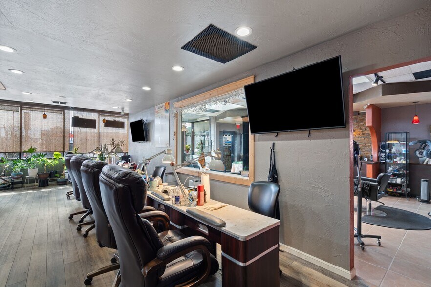 More Photos Of 1304 Ocean Beach Hwy, Longview Storefront Retail Office For Sale