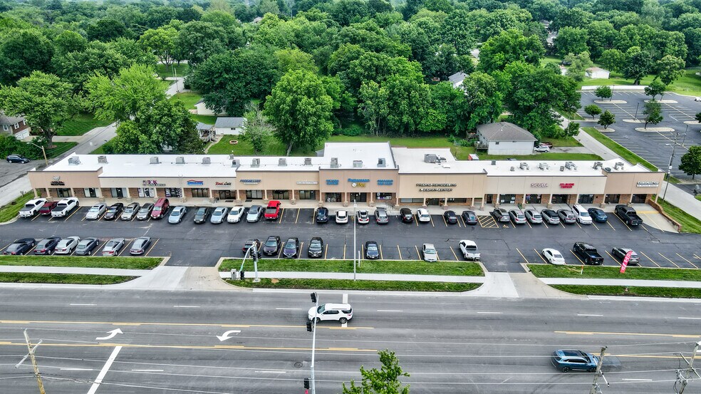Primary Photo Of 8101-8129 N Oak Tfwy, Kansas City Unknown For Lease