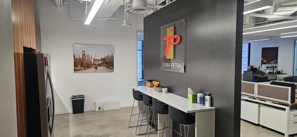 More Photos Of 700 S Flower St, Los Angeles Office For Lease