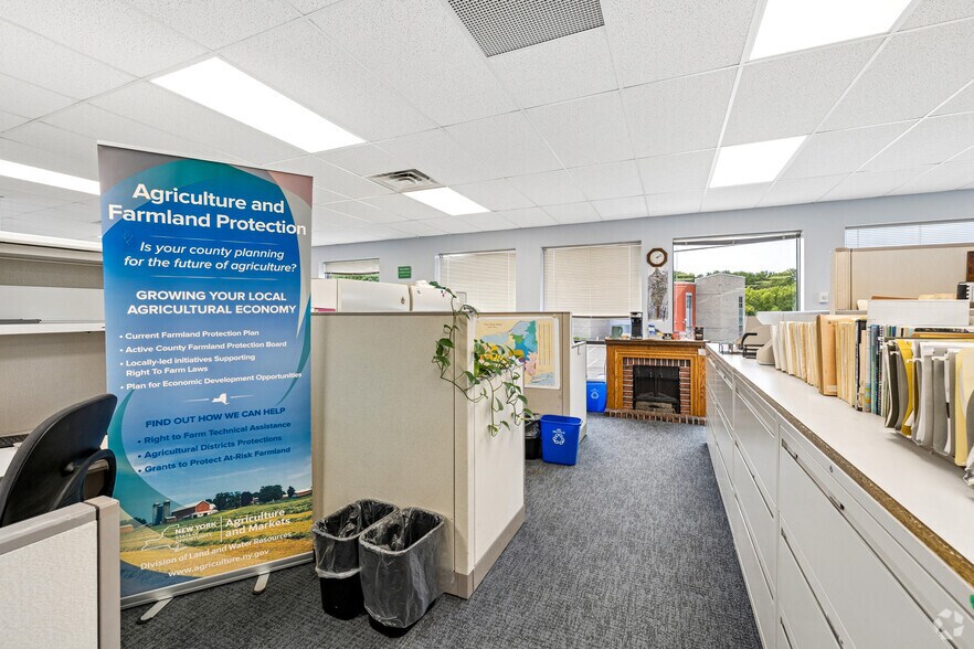 More Photos Of 10B Airline Dr, Albany Office For Sale