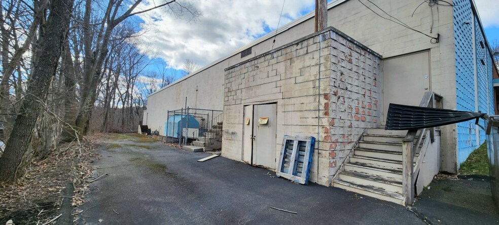 More Photos Of 955 Wolcott Rd, Wolcott Freestanding For Sale