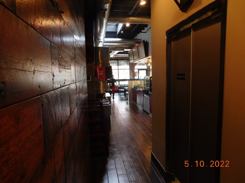 More Photos Of 542 Crescent Blvd, Glen Ellyn Restaurant For Sale