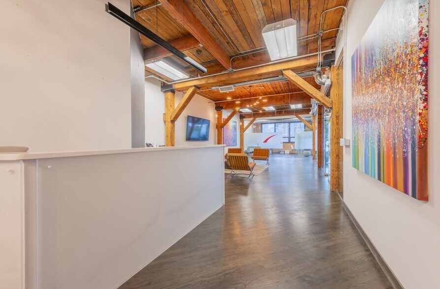 More Photos Of 520 W Erie St, Chicago Office For Sale