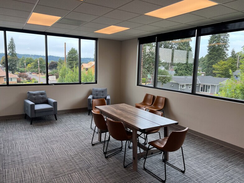 More Photos Of 735 E Clarendon St, Gladstone Office For Sale