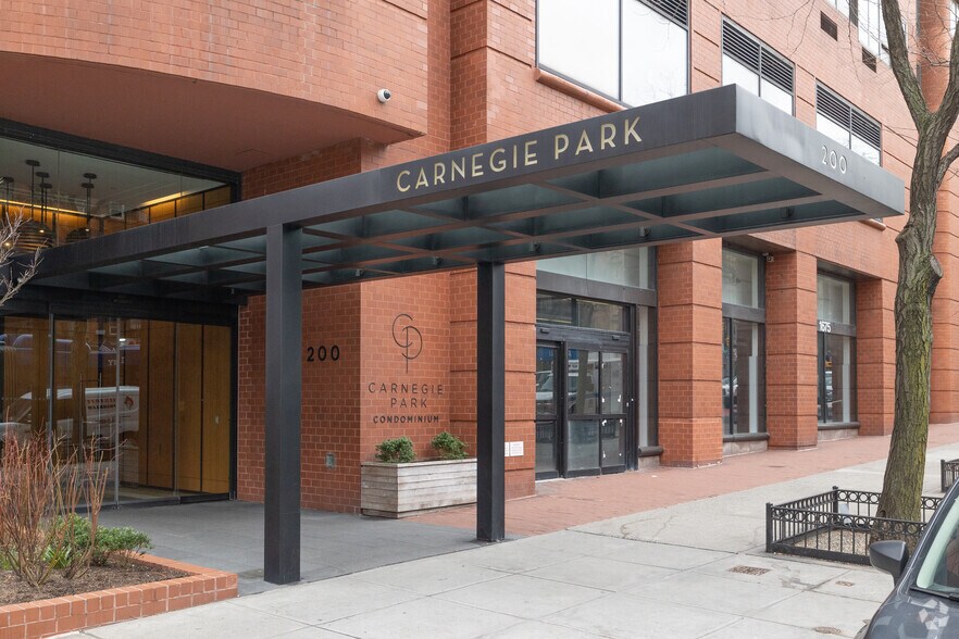 More Photos Of 1675 3rd Ave, New York Apartments For Lease