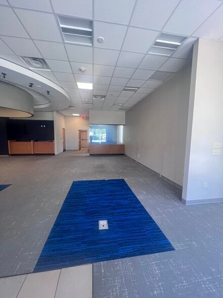 More Photos Of 4931 S Military Trl, Green Acres Bank For Lease