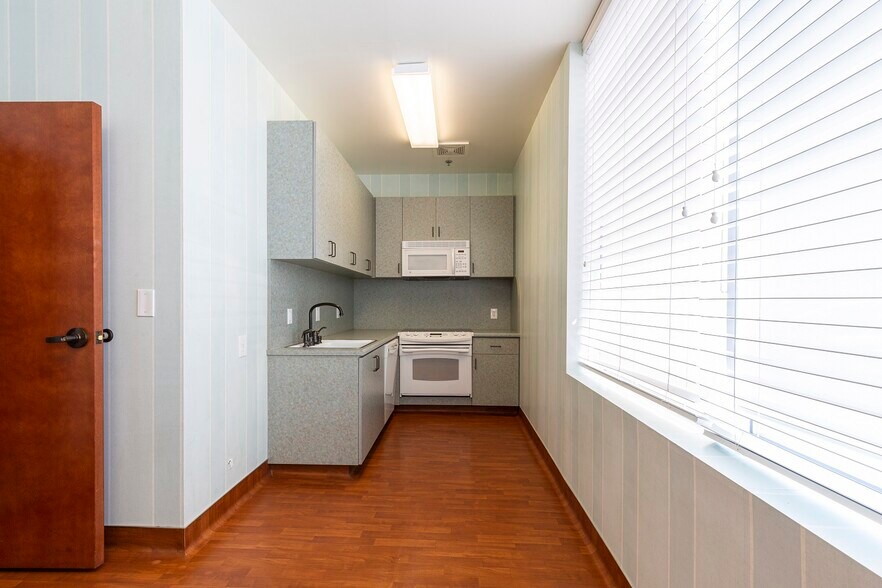 More Photos Of 9045 Bruceville Rd, Elk Grove Office For Sale