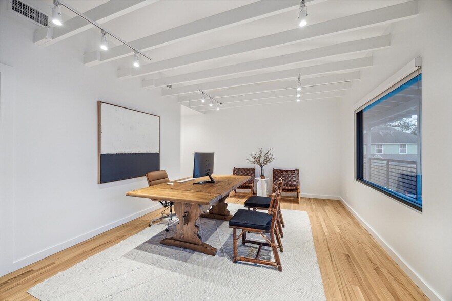 More Photos Of 2412 Bartlett St, Houston Loft Creative Space For Lease