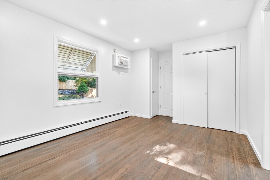 More Photos Of 153 Route 9W, Haverstraw Veterinarian Kennel For Sale