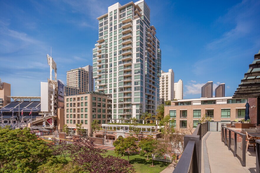 More Photos Of 793 J St, San Diego General Retail For Lease