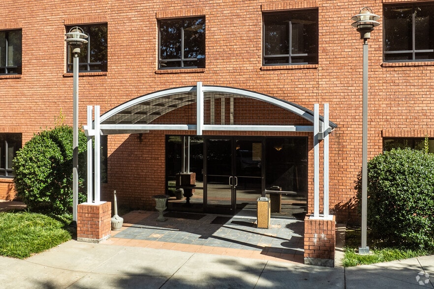 More Photos Of 8024 Glenwood Ave, Raleigh Office For Sale
