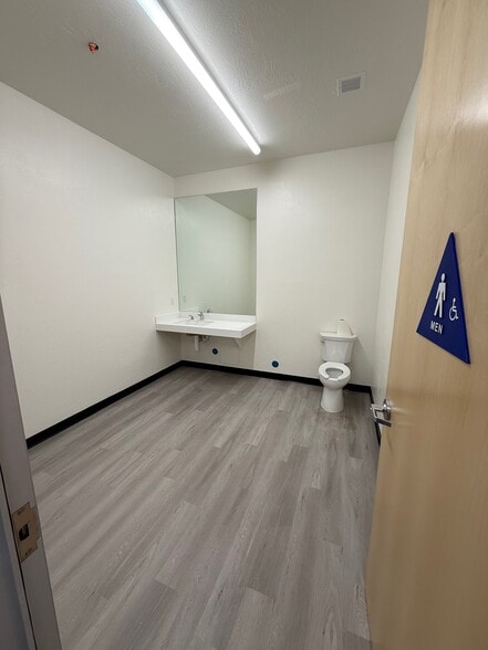 More Photos Of 425 Lakeside Dr, Sunnyvale Research And Development For Lease