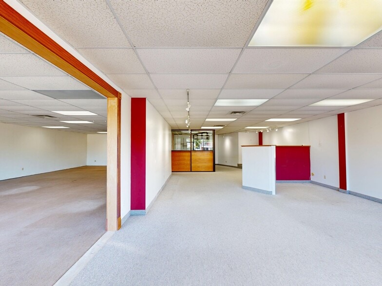 More Photos Of 2051-2063 W 8th St, Erie Storefront Retail Office For Lease