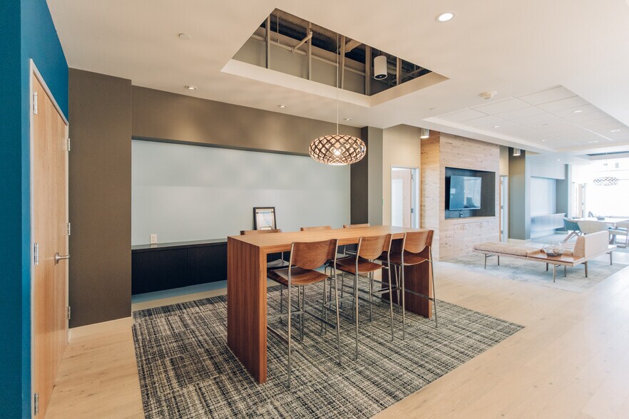 More Photos Of 1400 NW Northrup St, Portland Office For Lease