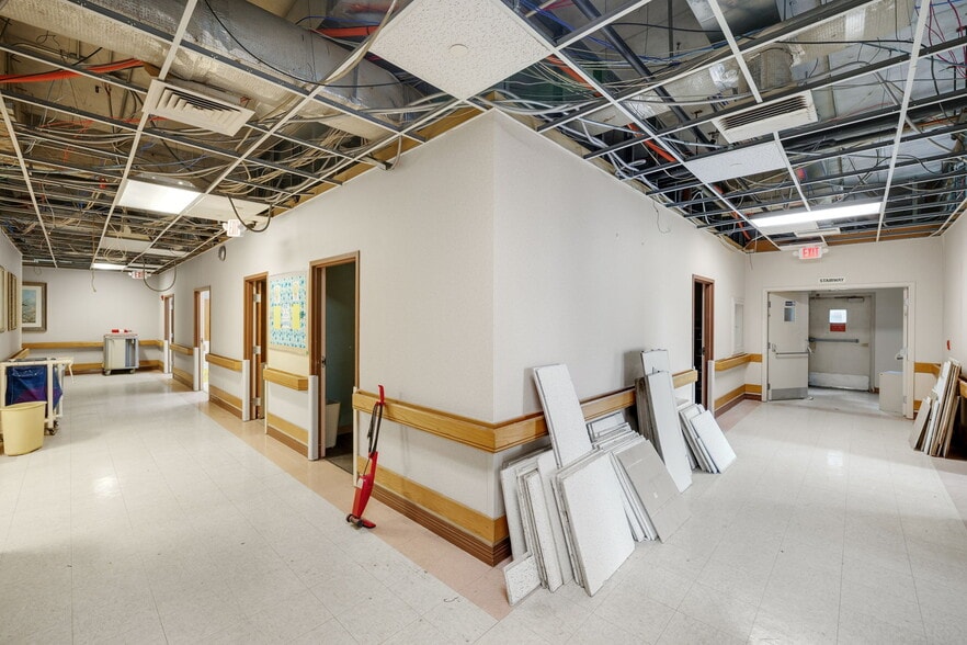 More Photos Of 2051 Collingwood Blvd, Toledo Skilled Nursing Facility For Sale