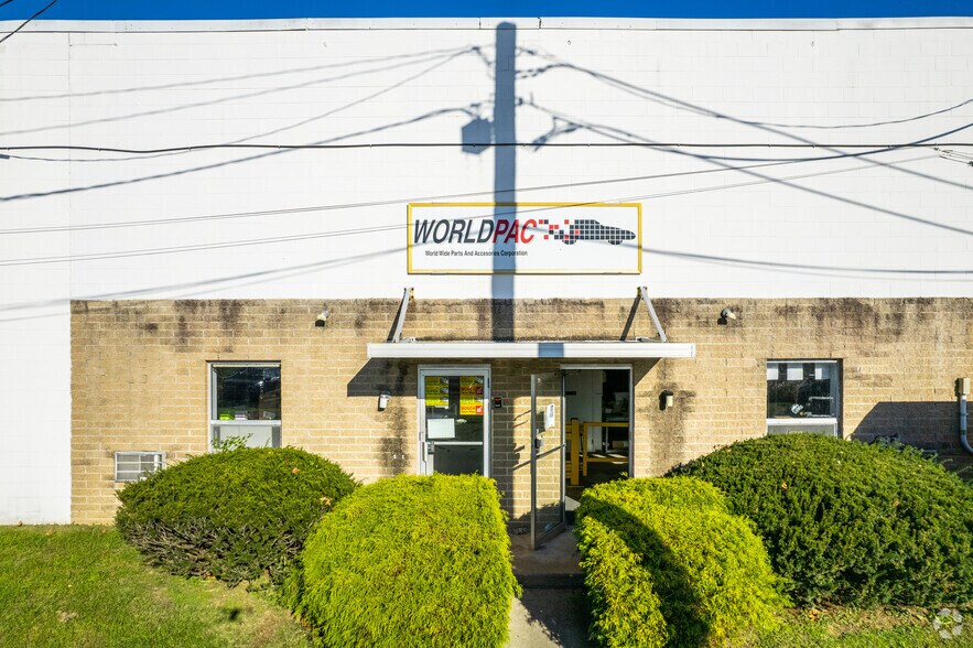More Photos Of 9 Portland Rd, West Conshohocken Warehouse For Lease