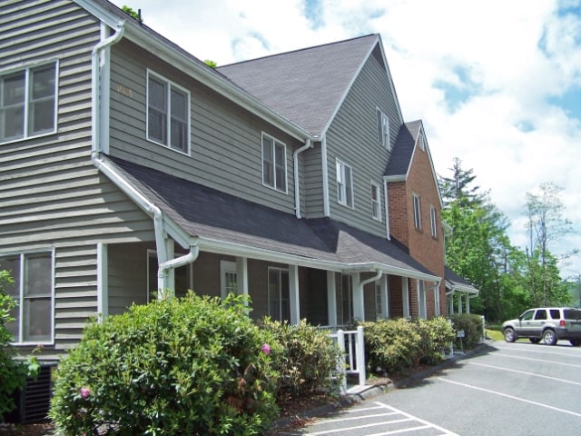More Photos Of 1064 Meadowview Dr, Boone Medical For Lease