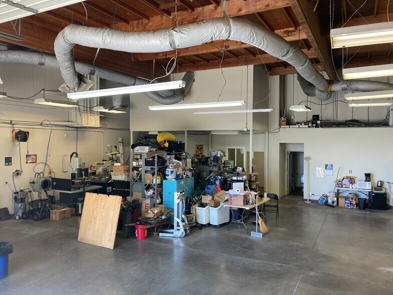 More Photos Of 21087 Cabot Blvd, Hayward Warehouse For Lease