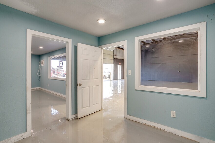 More Photos Of 6225 E Highway 114, Rhome Warehouse For Lease
