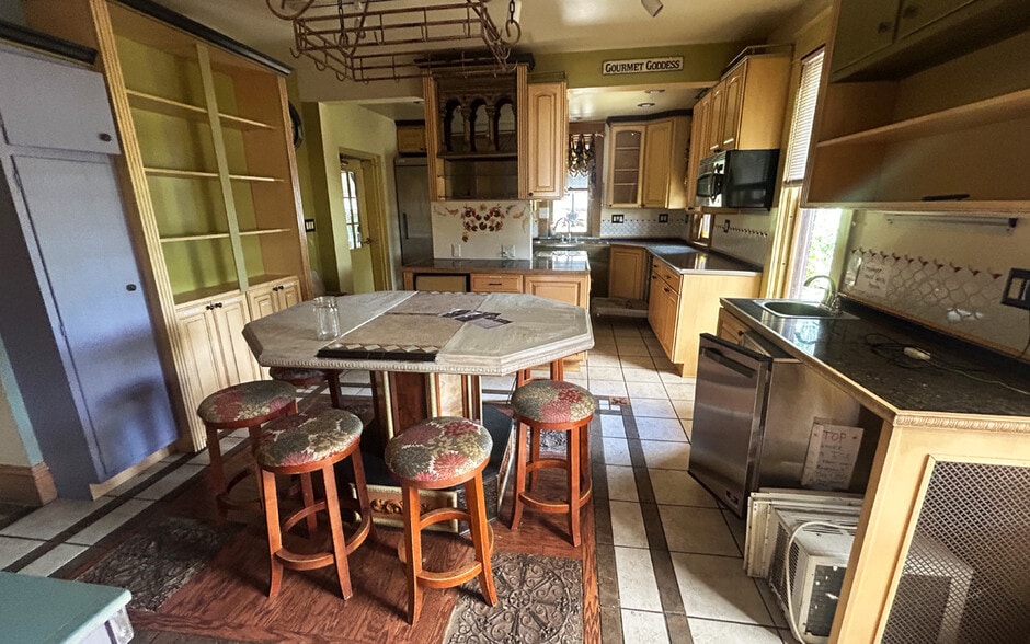 More Photos Of 1055 Lincoln Way E, Chambersburg General Retail For Sale