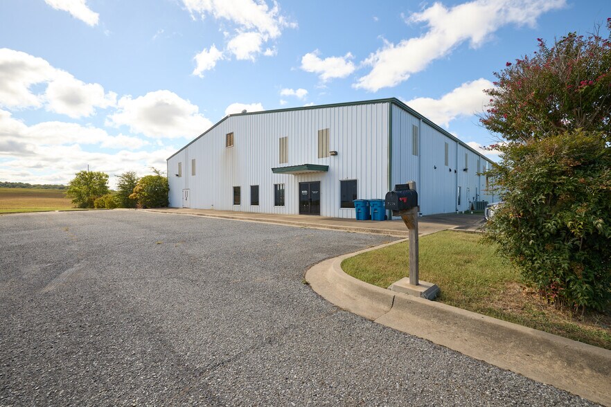 Primary Photo Of 3216 NW Industrial Rd, Atoka Distribution For Lease