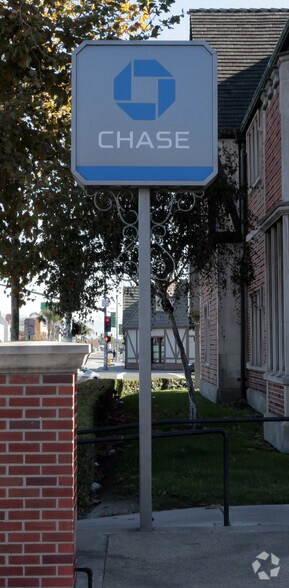 More Photos Of 14011 Beach Blvd, Westminster Bank For Sale