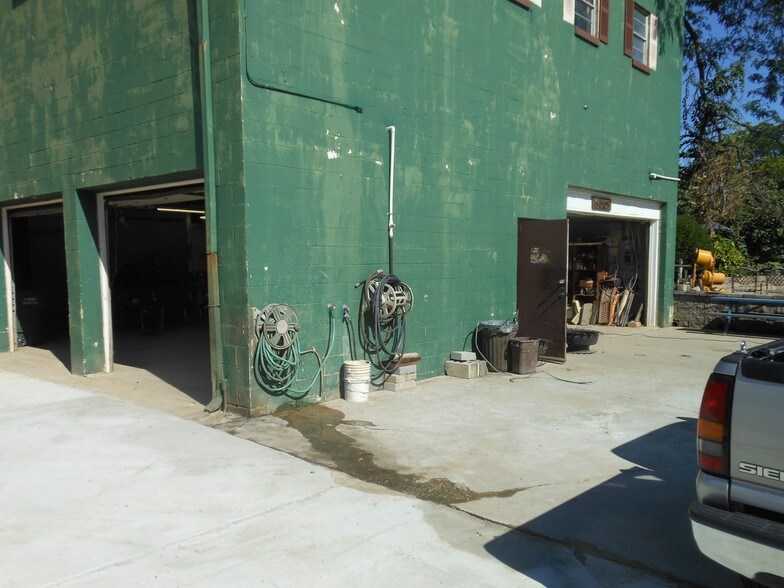 More Photos Of 809 Boiling Springs Rd, Mechanicsburg Distribution For Lease