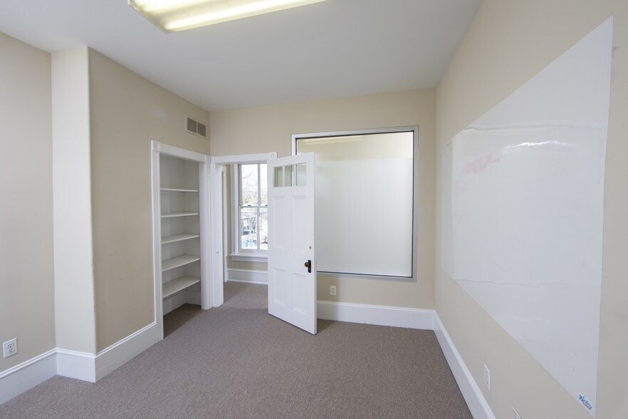 More Photos Of 30 W Bridge St, New Hope Freestanding For Lease