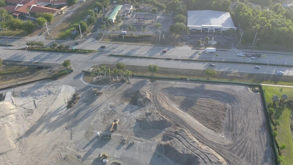 More Photos Of 9004 Tamiami Trl E, Naples Self Storage For Sale