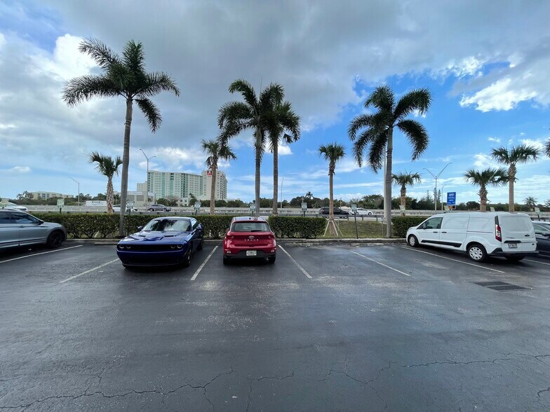 More Photos Of 590 SW 9th Ter, Pompano Beach Showroom For Lease