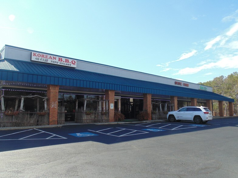 Primary Photo Of 700 Sandy Plains Rd, Marietta Storefront For Lease