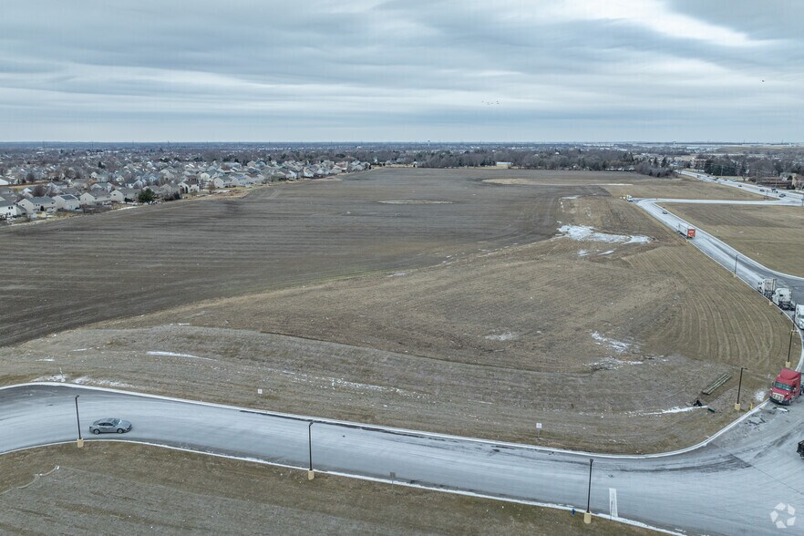 Primary Photo Of 16664 Weber Rd, Crest Hill Service Station For Lease