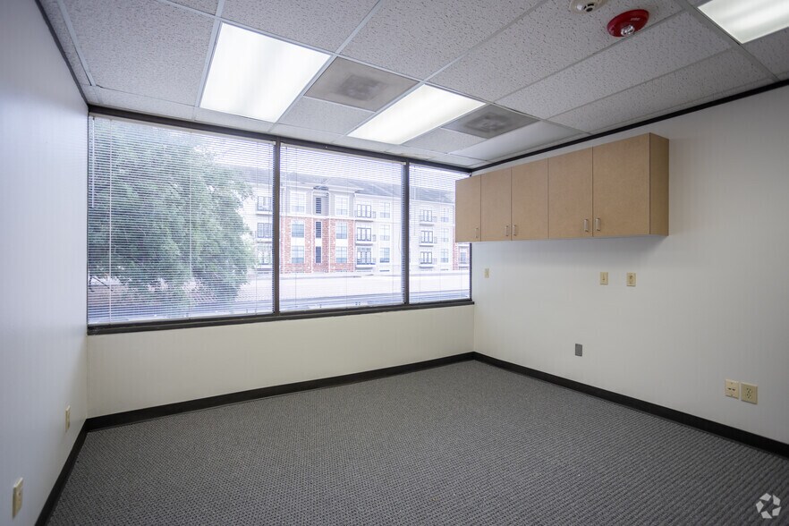 More Photos Of 2400 Augusta Dr, Houston Office For Lease