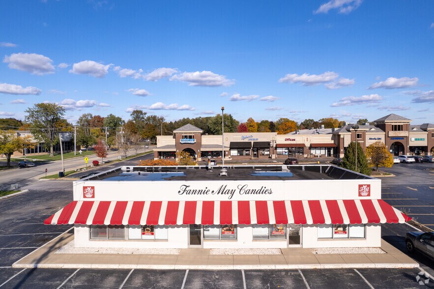 More Photos Of 29 Crystal Lake Plz, Crystal Lake Unknown For Lease