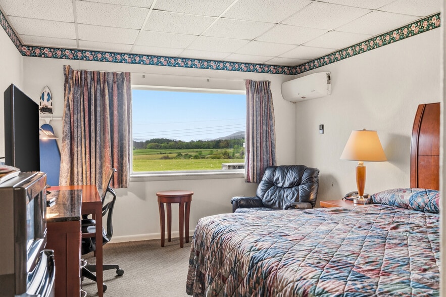 More Photos Of 6920 Motor Inn Dr, Huntingdon Hotel For Sale