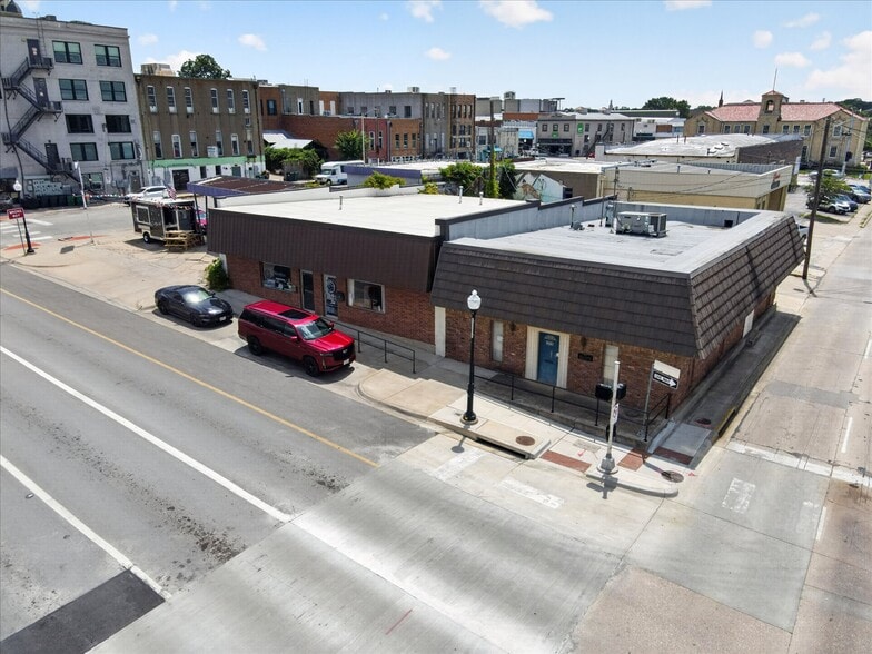 More Photos Of 221-223 N Locust St, Denton Office For Sale