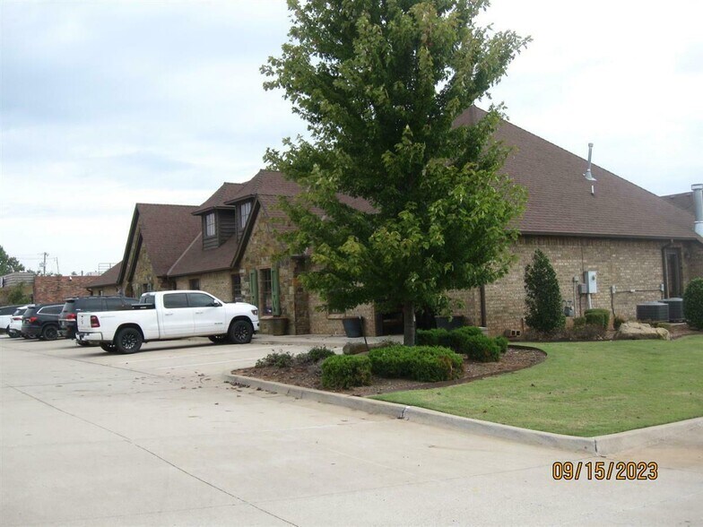 More Photos Of 2909 Astoria Way, Edmond Office For Sale