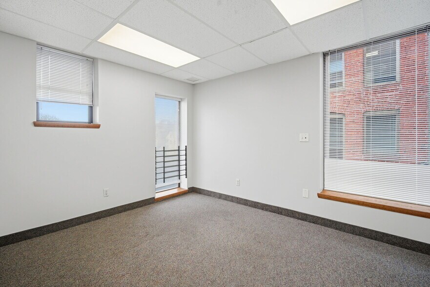 More Photos Of 222 Carew St, Springfield Medical For Lease