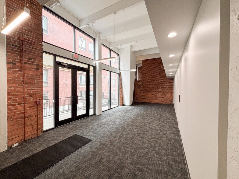 More Photos Of 130-136 E Chestnut St, Columbus Office For Lease