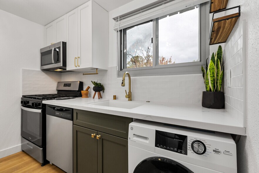 More Photos Of 2715 A St, San Diego Apartments For Sale