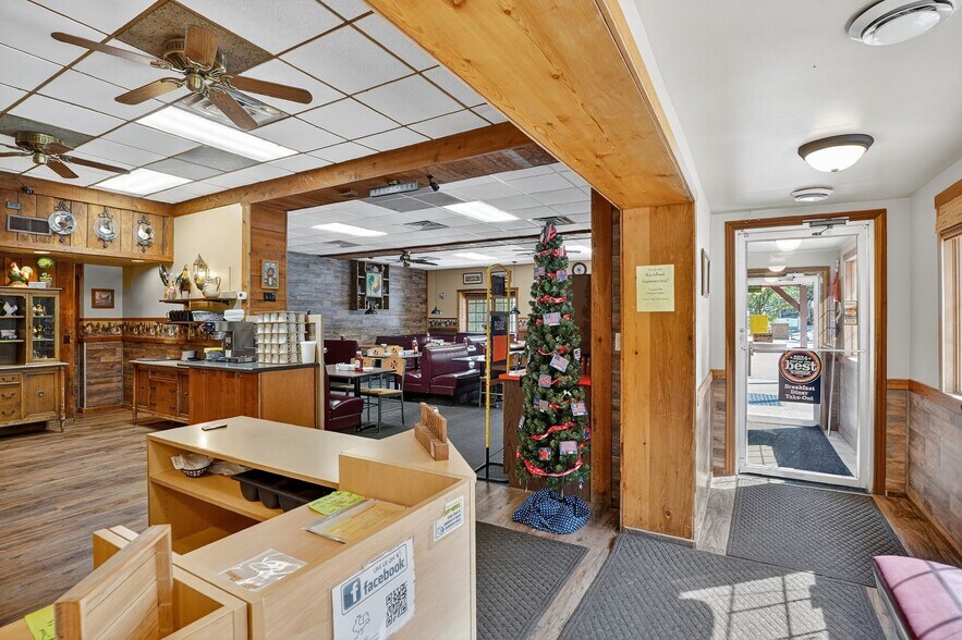 More Photos Of 550 McKeesport Rd, Elizabeth Freestanding For Sale