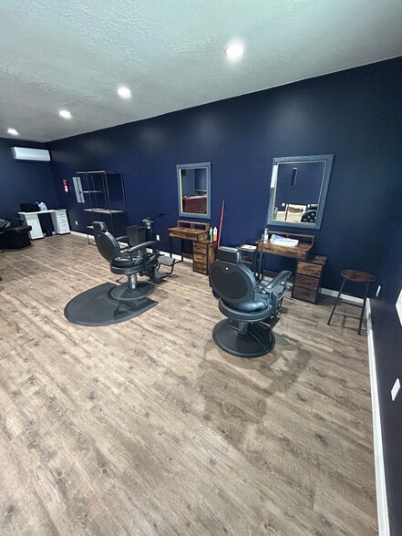 More Photos Of 1000 N 3rd St, Mccall General Retail For Lease