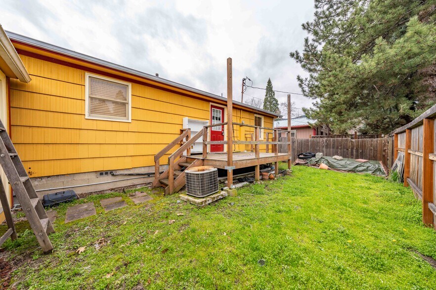 More Photos Of 1745 Ashland St, Ashland Medical For Sale
