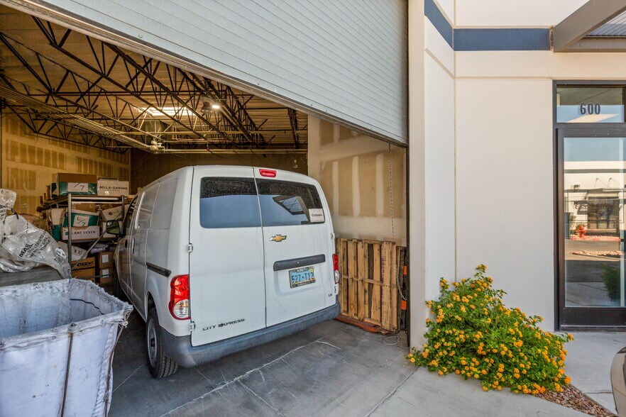 More Photos Of 4570 W Post Rd, Las Vegas Showroom For Lease